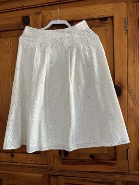 Boden white lined eyelet a line below knee midi skirt Sz 4 Sm